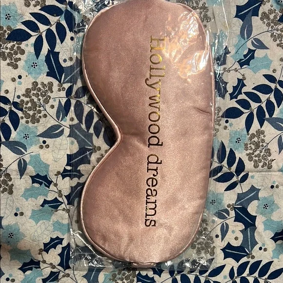 Pink Satin Sleep Mask with Elegant Ruching - Picture 3 of 3